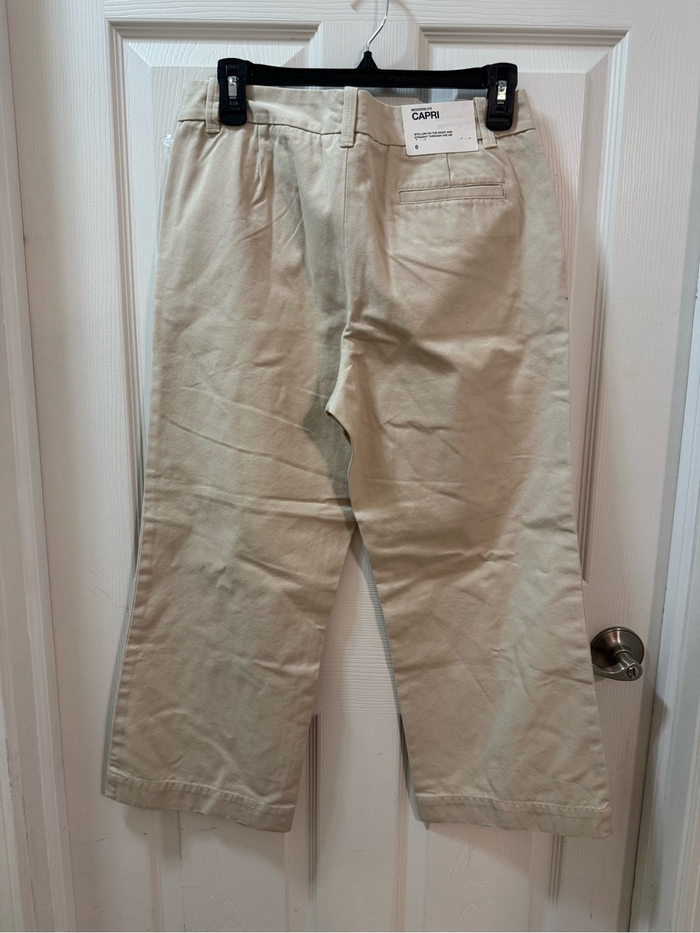 GAP Modern Fit Capri Pants Beige Size 6 NWT - Picture 4 of 4